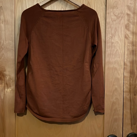 Brown Rust Sweater Women’s Sz Medium - Picture 3 of 3